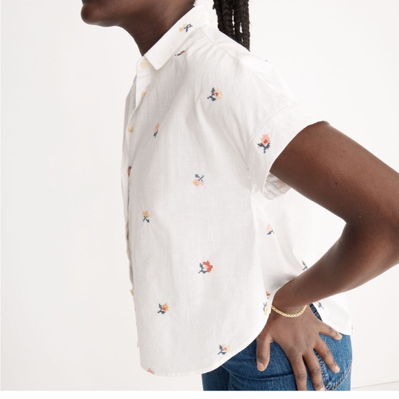 V-Neck Pocket Shirt in Cross-Stitch Floral - Picture 3 of 10